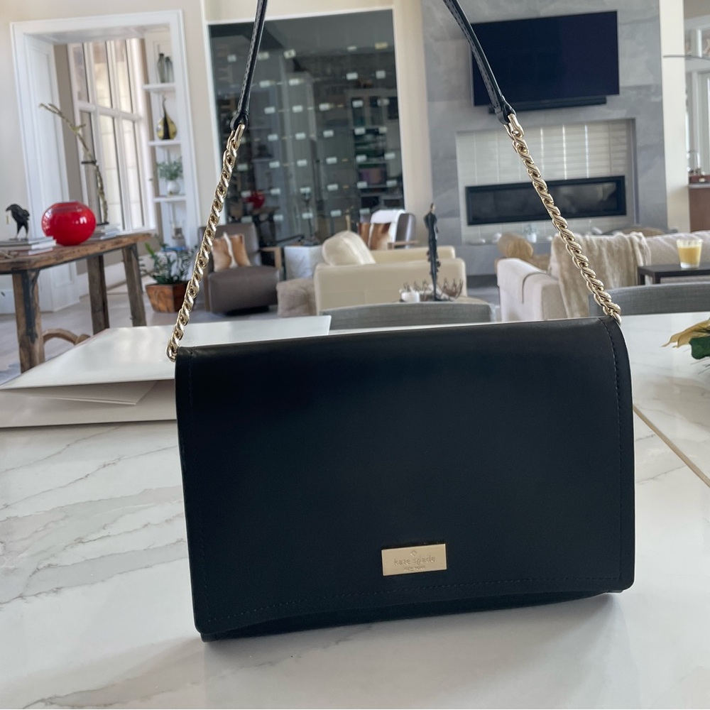 Kate Spade (barely used) shoulder bag. 7”x 10” w/12” chain/leather